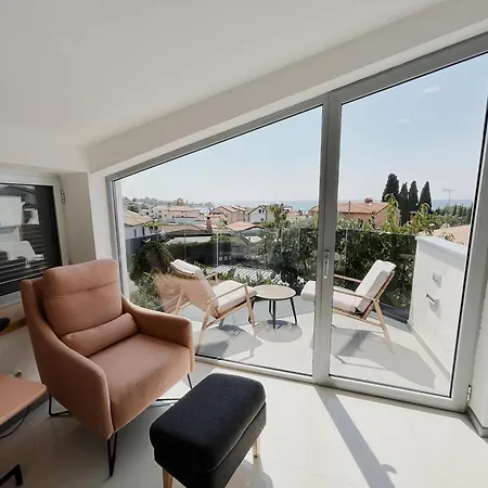 Sunny House זמברטיה