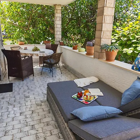 Sunny House זמברטיה